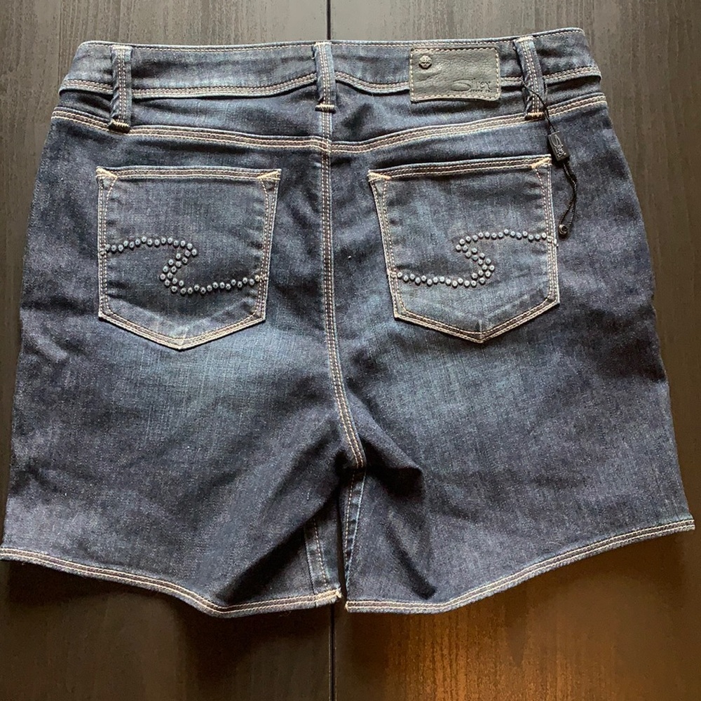 NWOT Silver Shorts sz 28